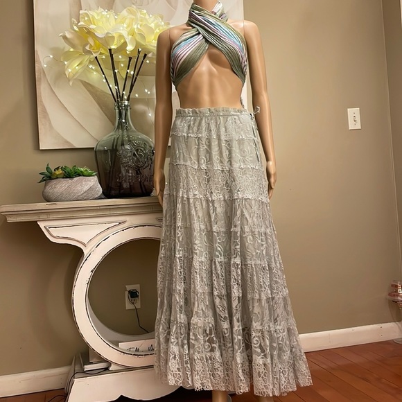 Solitaire Dresses & Skirts - SOLITAIRE- mint green A shape lace Skirt in Large.  NWT.